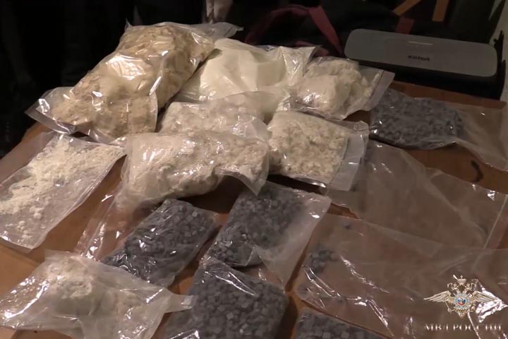 Полицейские перекрыли два канала распространения наркотиков на территории Сибири